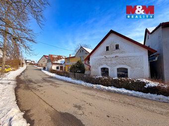 Nabízíme k prodeji samostatně stojící rodinný dům v klidné č