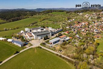 Nabízíme k prodeji pozemek o výměře 1 987 m² v obci Hrobice,