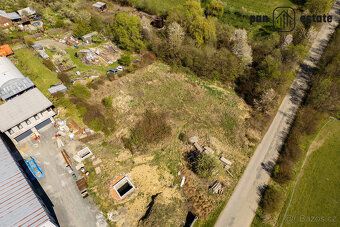 Nabízíme k prodeji pozemek o výměře 1 987 m² v obci Hrobice,