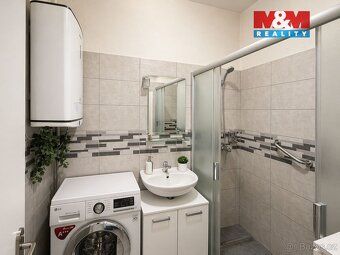 Nabízíme k pronájmu unikátní byt 3+1 85 m² se dvěma zasklený