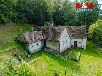 V klidné obci Čechtín, pouhých 15 minut jízdy od Třebíče, na