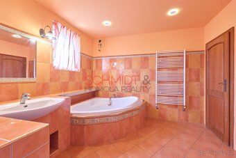 Velký rodinný dům o dispozici 6+2, zastavěné ploše 161 m², u