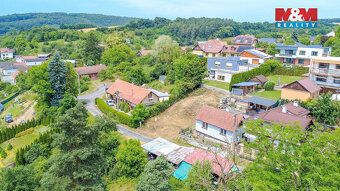 Nabízíme vám originální stavební pozemek v klidné slepé ulic
