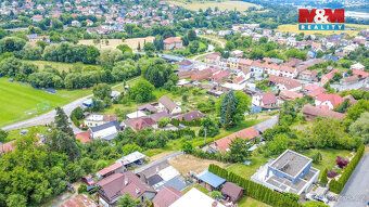 Nabízíme vám originální stavební pozemek v klidné slepé ulic