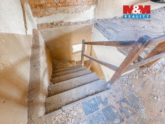 Nabízíme k prodeji dům ke kompletní rekonstrukci na rovinaté