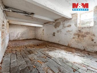 Nabízíme k prodeji dům ke kompletní rekonstrukci na rovinaté