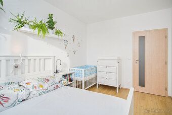 Moderní, velmi pěkný byt v 5.patře, energeticky úsporný. Opt