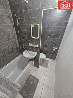 Ev.č. 02093 Pronájem bytu 1+kk s lodžií v mezipatře v Marián