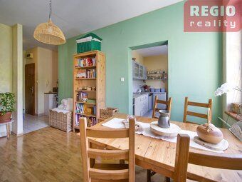 Nabízíme Vám ke koupi atypický byt 3+1 s vlastním parkovacím