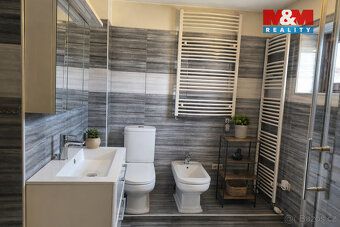 Nabízíme k prodeji prostorný rodinný dům v klidné části obce