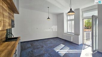 , Zprostředkuji pronájem atypického bytu dispozice 1+kk, vel