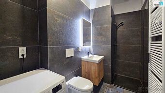 , Zprostředkuji pronájem atypického bytu dispozice 1+kk, vel