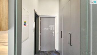 , Zprostředkuji pronájem atypického bytu dispozice 1+kk, vel