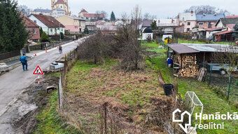 Hledáte místo pro menší domek nebo útulné bydlení v klidném 
