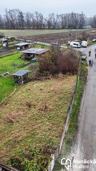 Hledáte místo pro menší domek nebo útulné bydlení v klidném 