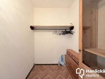 Nabízíme k pronájmu byt 2+1 se šatnou a balkonem o celkové v