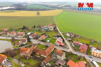 Na okraji malebné obce Dobříkov nabízíme pozemek se samostat