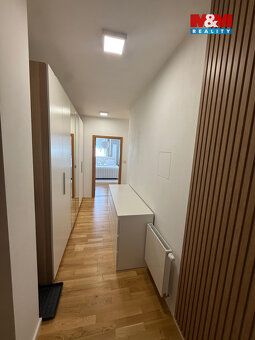 Nabízíme k pronájmu krásný světlý byt 3+kk o celkové výměře 