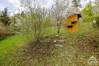 Nabízíme k prodeji jedinečný stromový dům situovaný v klidné