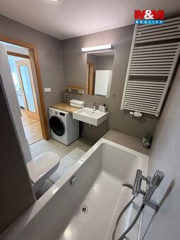 Nabízíme k pronájmu krásný světlý byt 3+kk o celkové výměře 