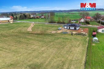 Nabízíme k prodeji rovinatý pozemek o rozloze 1534 m² v klid