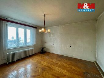 Nabízíme k prodeji dvoupodlažní rodinný dům určený ke komple