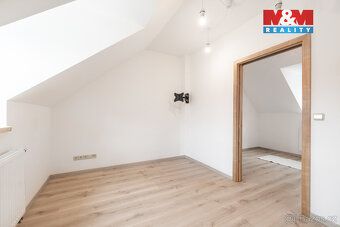 Nabízíme k prodeji samostatný rodinný dům v žádané, klidné č