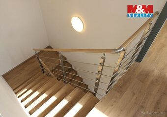 K pronájmu byt 4+kk v novostavbě cihlového domu se třemi byt