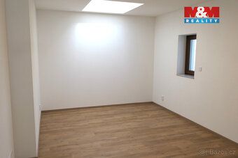 K pronájmu byt 4+kk v novostavbě cihlového domu se třemi byt