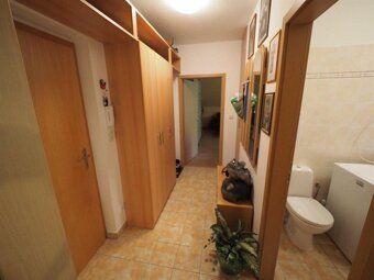 Nabízíme Vám k prodeji apartmán o velikosti 2+kk v klidné čá