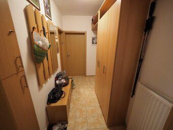 Nabízíme Vám k prodeji apartmán o velikosti 2+kk v klidné čá