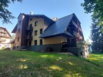 Nabízíme Vám k prodeji apartmán o velikosti 2+kk v klidné čá