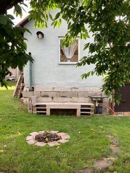 Nabízíme k prodeji zahradu s chatou v klidné zahrádkářské ko