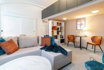 Nabízíme k pronájmu byt 2+kk o velikosti 40 m², situovaný v 