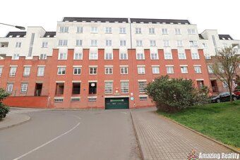 Nabízíme k prodeji garážové stání o výměře cca 13 m2 v širší