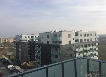 Nabízíme k pronájmu hezký, světlý byt 2+kk s balkonem v novo
