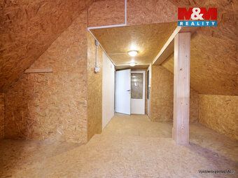 Nabízíme k prodeji rodinný dům o dispozici 4+1 v obci Světlá