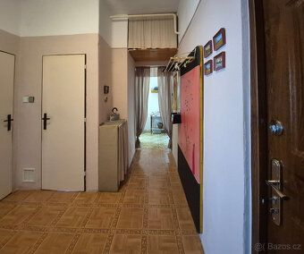 Nabízím k prodeji prostorný byt s dispozicí 3+1 s příslušens