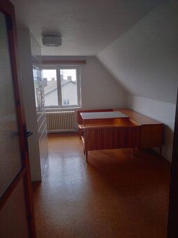 Prodám dvougenerační rodinný dům se čtyřmi nadpodlažími a po