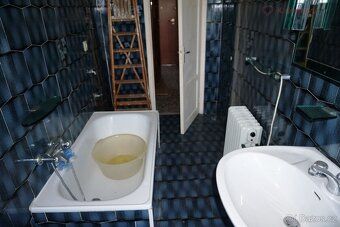 Nabízíme k prodeji byt o dispozici 2+1 a přibližné užitné pl