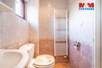 Prodej dvougeneračního rodinného domu v obci Lochovice. Nabí