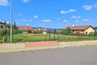Nabízíme prodej kompletně zasíťovaného (přípojka elektro, pl