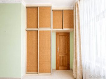 Nabízíme k prodeji elegantní a světlý byt o dispozici 3+kk a