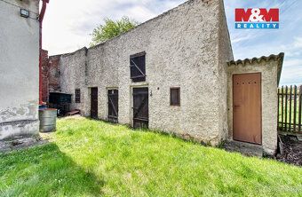 V klidné obci Tvršice, jen pár minut od Žatce, nabízíme rodi