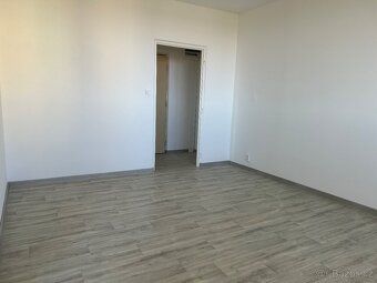 Nabízíme k prodeji prostorný byt o dispozici 3+1 v osobním v