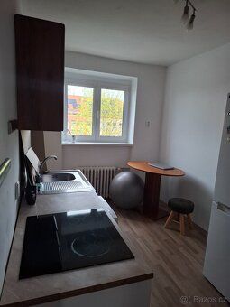 Dobrý den,
Nabízím k dlouhodobému pronájmu byt 2+1 o celkové