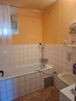 Dobrý den,
Nabízím k dlouhodobému pronájmu byt 2+1 o celkové
