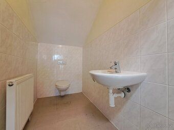 Pronájem nového, velkého bytu 3+1 o 200 m2 v přízemí. Byt se
