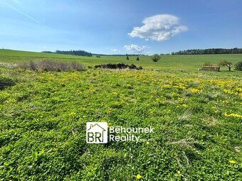 Ev.č. 11539 Nabízíme Vám dvě stavební parcely, vč. podílu na