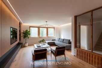 K prodeji nabízíme vilu 5+1 u vody, o zastavěné ploše 210m2,
